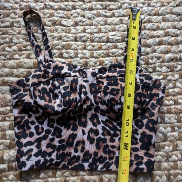 Fun Animal Print Top Size Small - Picture 4 of 5